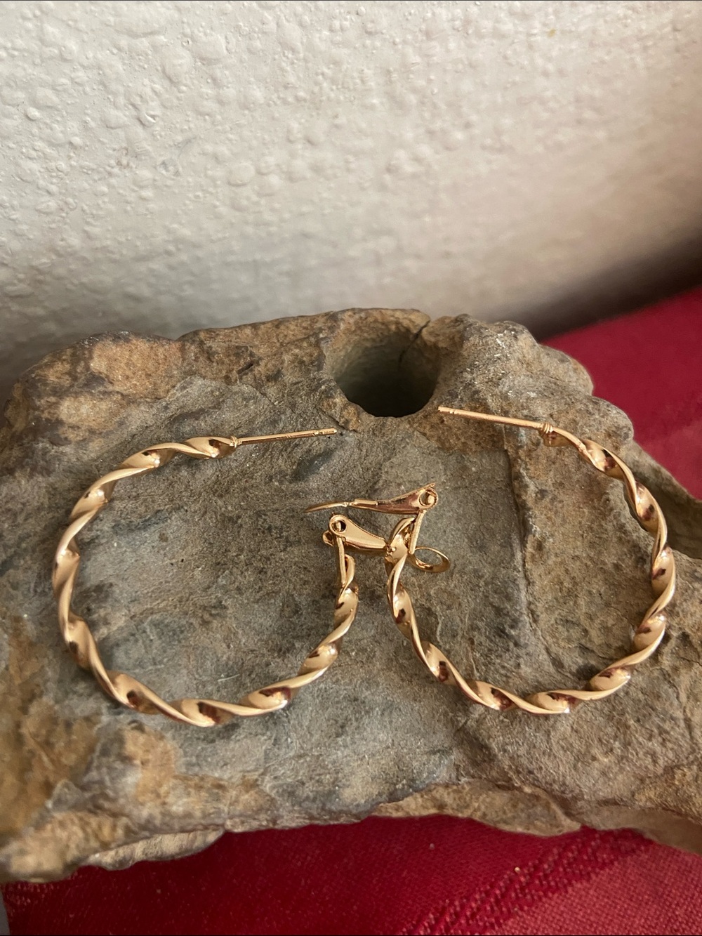 5/$10❤️❤️❤️NEW Classic Twisted Hoop LeverBack Stud Earrings